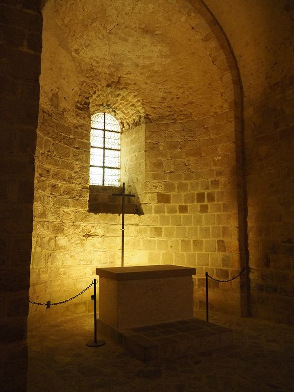 Altar in the Saint Martin crypt