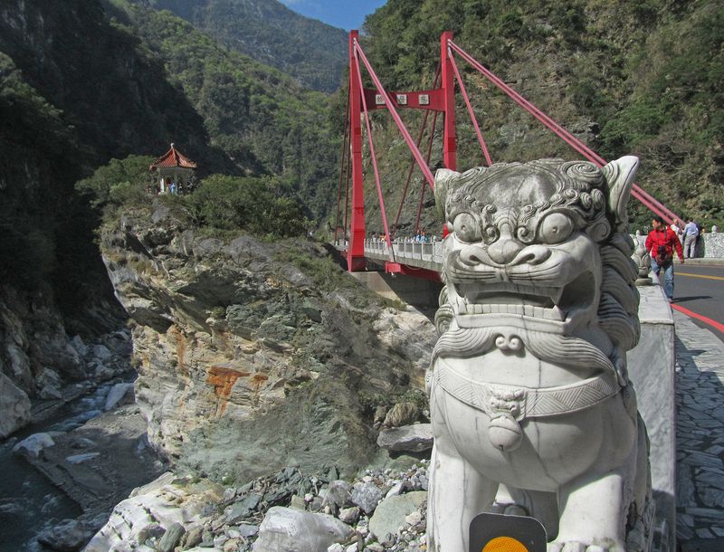 A marble lion guiards the bridge