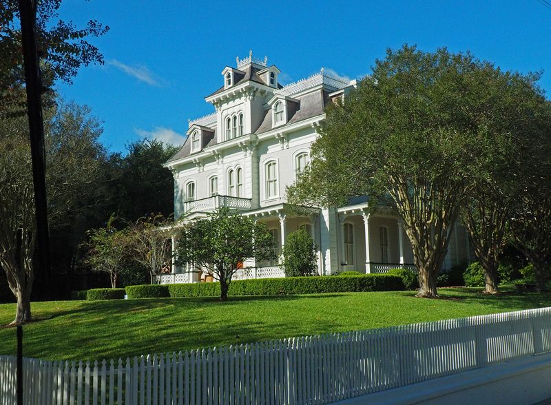 Another Natchez mansion 3