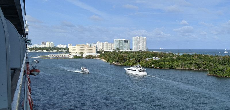 Boats next to our ship on the intercoastal waterway