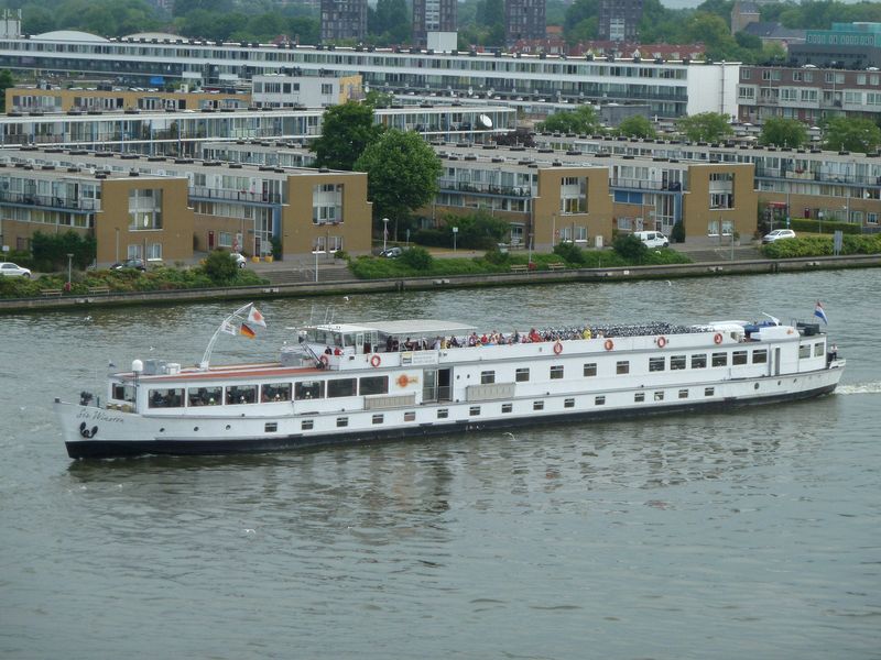 The Sir Winston tour boat