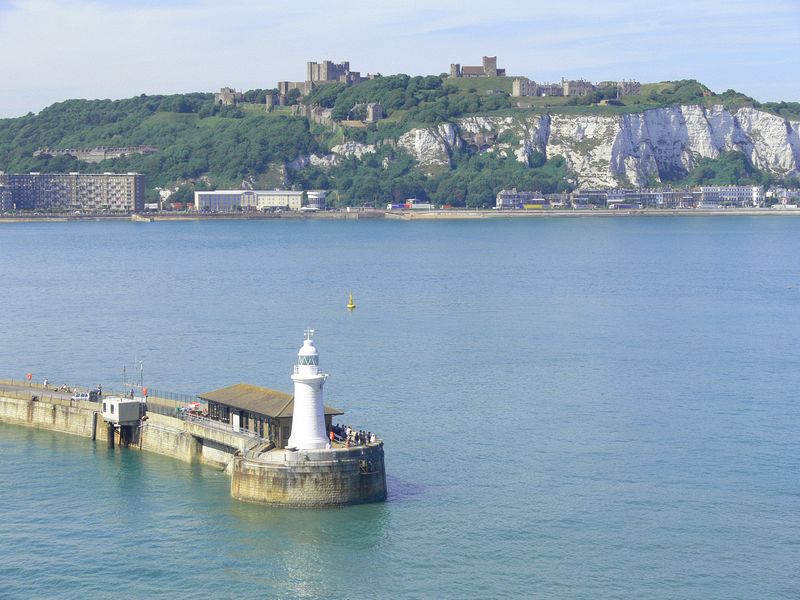 Sewall lighthouse with Dover Castle on the cliffs