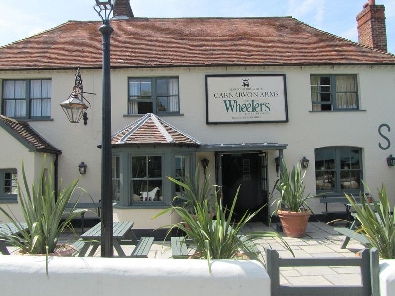 Carnarvon Arms pub near Highclere