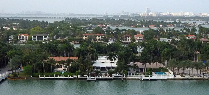 Fancy houses on Palm and Hibiscus Islands