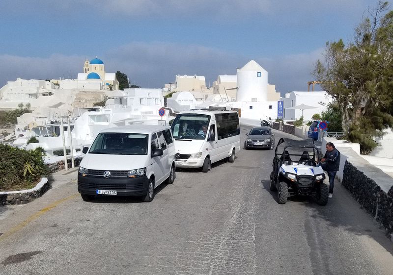 The road into Oia is a bit clogged