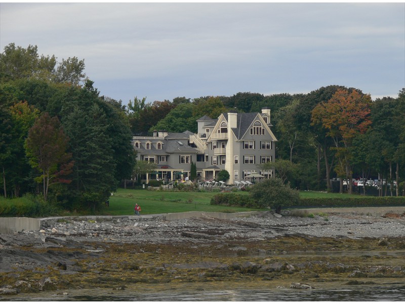 A typical Bar Harbor cottage