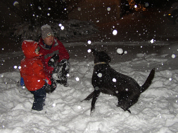 06-Hunter catching snow balls