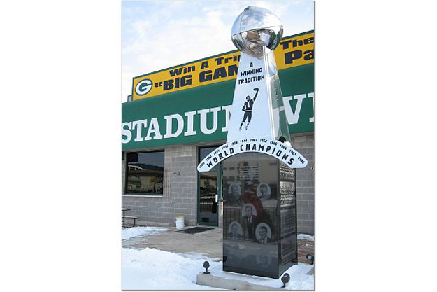 07-12-time NFL champion monument near stadium