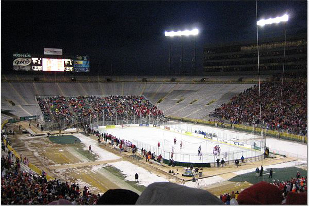 25-hockey under the lights-over 40000 people