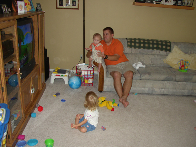 14-Dave, Andrew and Kennedy watch tv