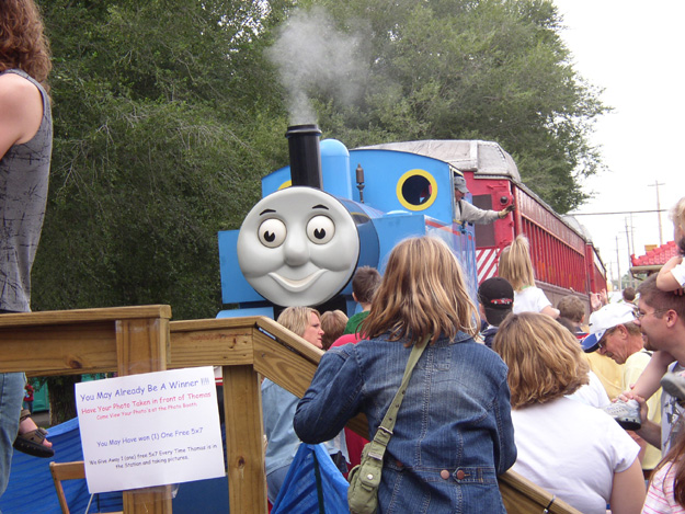 03-Thomas at the station