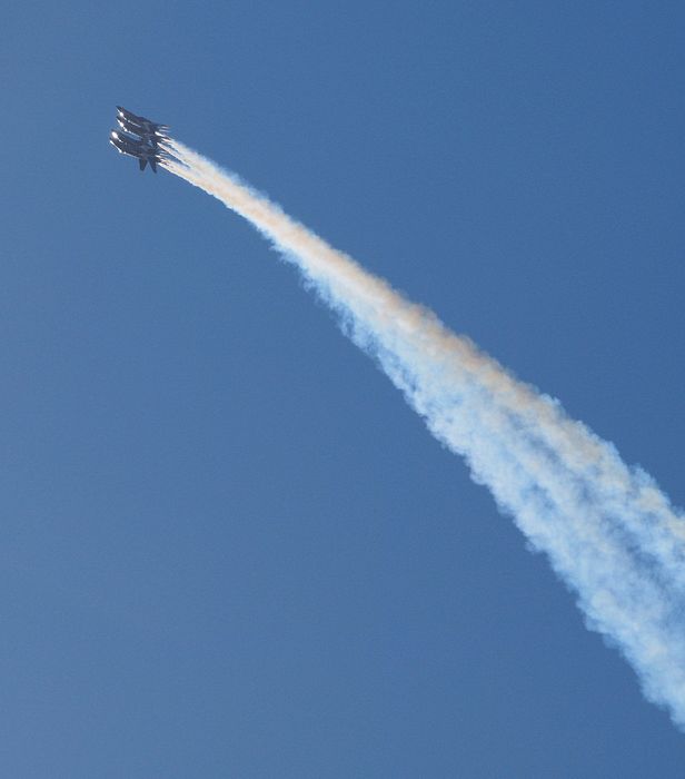 Climbing in tight formation
