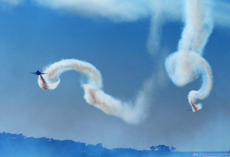 Blue Angels twisting