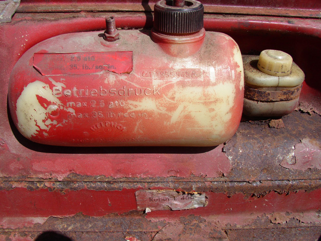 08 vw washer-brake fluid and color tag