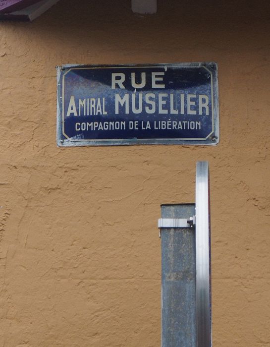 A typical street sign -- just like in France