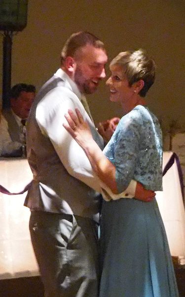 Groom with mother dance