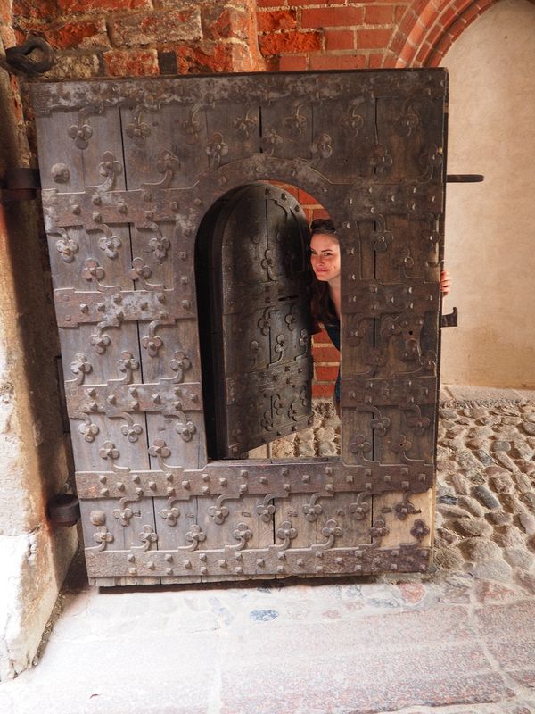 Jessica found a door that's even too small for her
