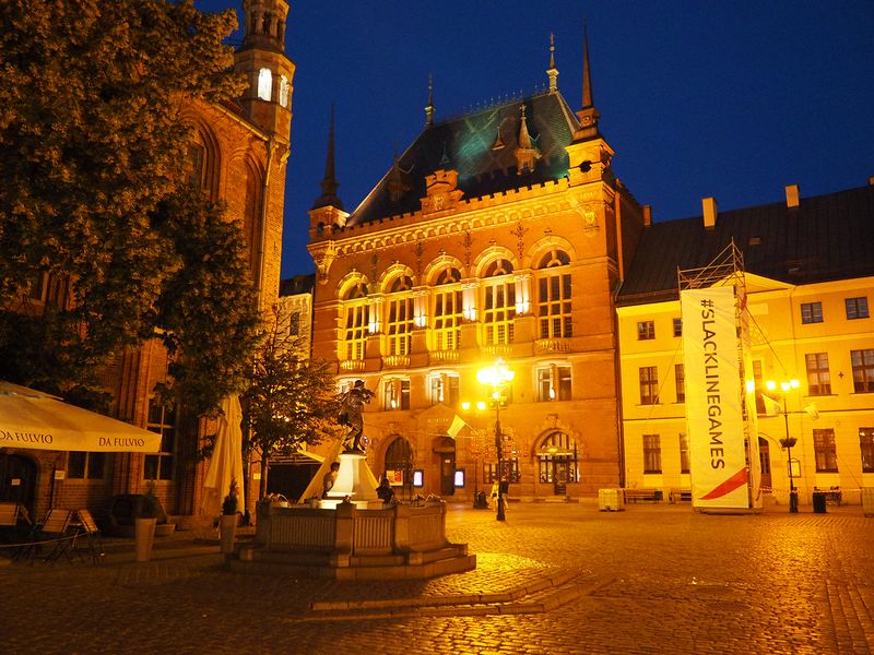 Fountain and Meissner Palace